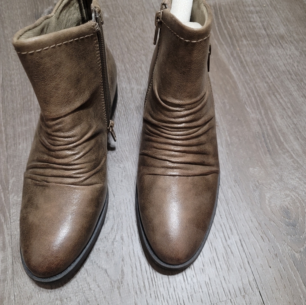 Woman's Baretraps booties